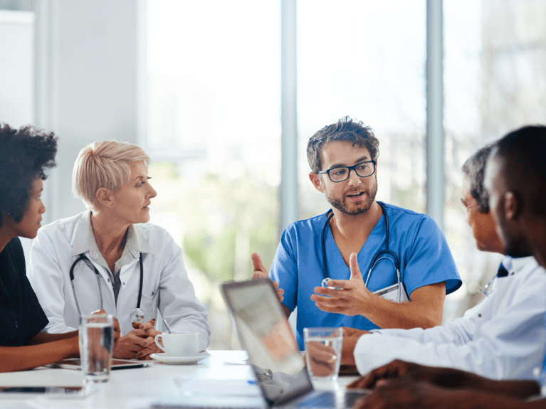 Enhancing Communication in Healthcare Operations: A Guide for B2B Executives