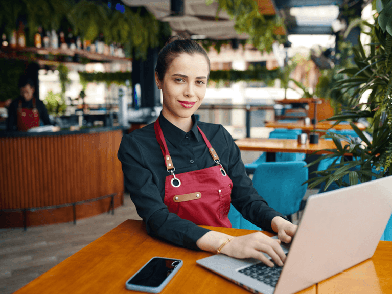 3 Ways a Restaurant AI Assistant Improves Customer Experience (Without Replacing Staff)