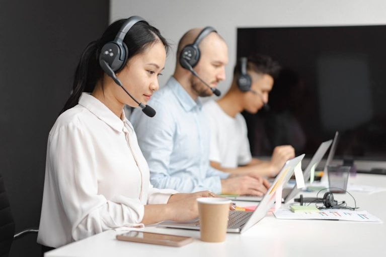 call center agents using enterprise voip phone systems